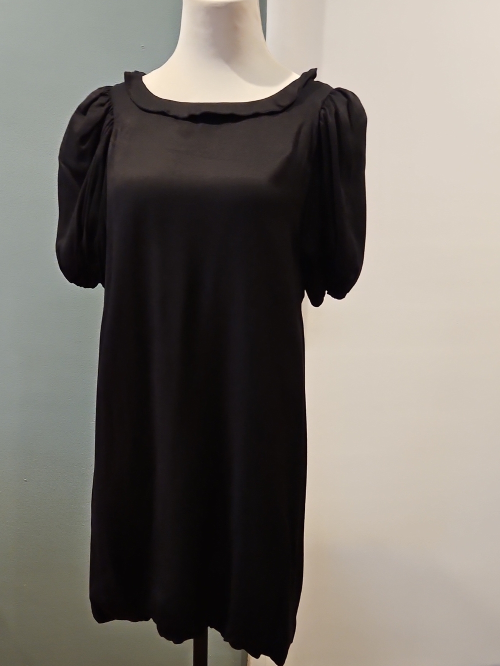 Silk Lined Puff-Sleeve Puff Hem Dress with Scalloped Neckline 0278